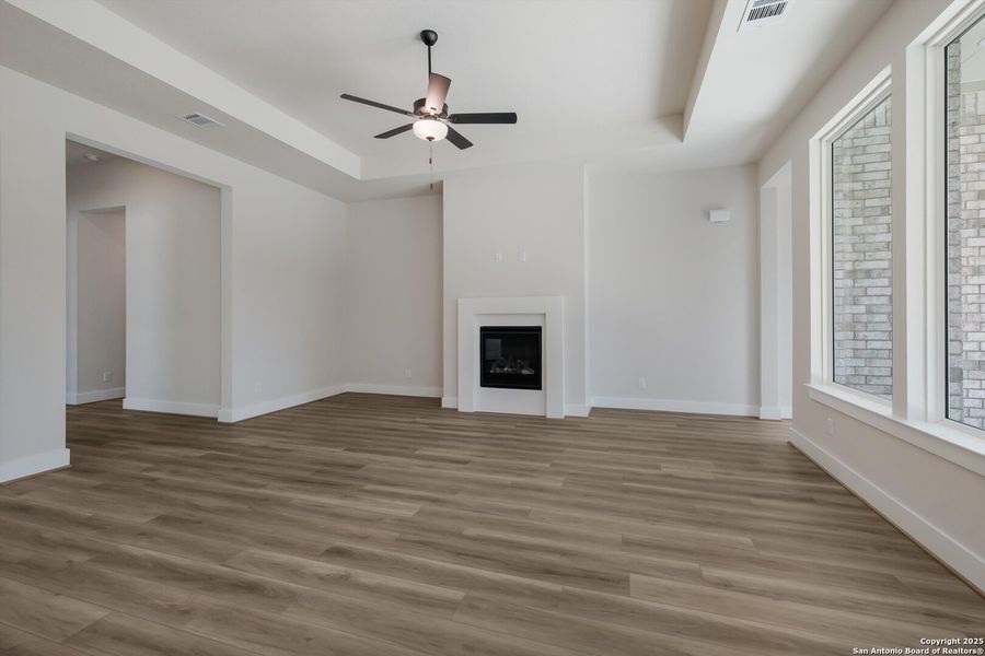 Spacious, unfurnished interior of a new home in The Grove at Vintage Oaks, New Braunfels (Image 28).