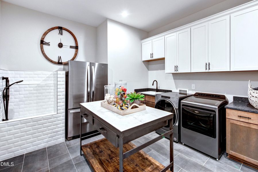 LOCE_0058_00-Sebastian J_Laundry 01 LOCE_0058_00-Sebastian J_Laundry 01