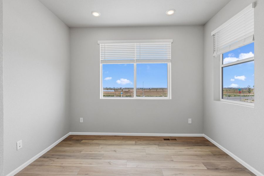 Spacious, unfurnished interior of a new home in Windler, Aurora (Image 11).