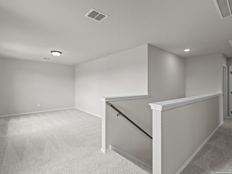 Spacious, unfurnished interior of a new home in Royal Crest, San Antonio (Image 22).