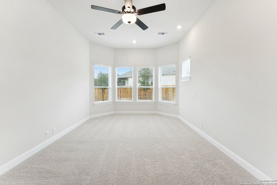 Spacious, unfurnished interior of a new home in Davis Ranch 50', San Antonio (Image 35).