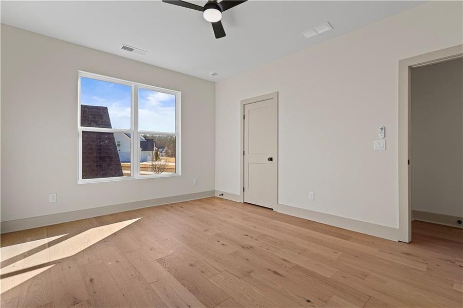 Spacious, unfurnished interior of a new home in , Gainesville (Image 37).