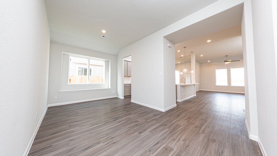 Representative unfurnished interior of a home built from the The Lakewood by Legend Homes in Cinco Lakes, San Antonio (Image 14). Representative unfurnished interior of a home built from the The Lakewood by Legend Homes in Cinco Lakes, San Antonio (Image 14).
