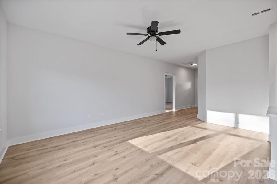 Spacious, unfurnished interior of a new home in , Dallas (Image 9).