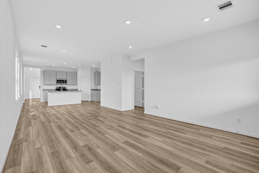 Spacious, unfurnished interior of a new home in Hockley Meadows, Hockley (Image 10).