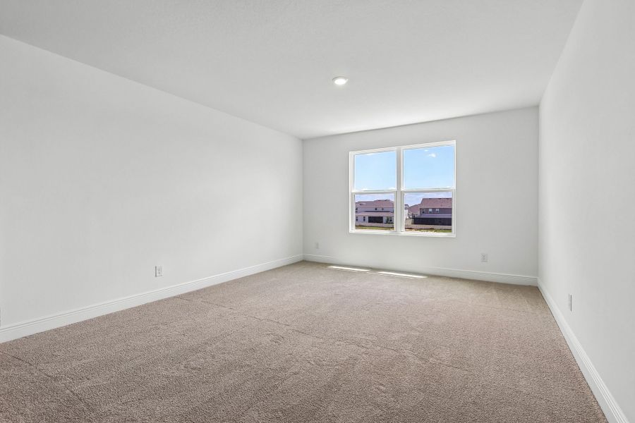 Spacious, unfurnished interior of a new home in Park View at the Hills, Minneola (Image 7).