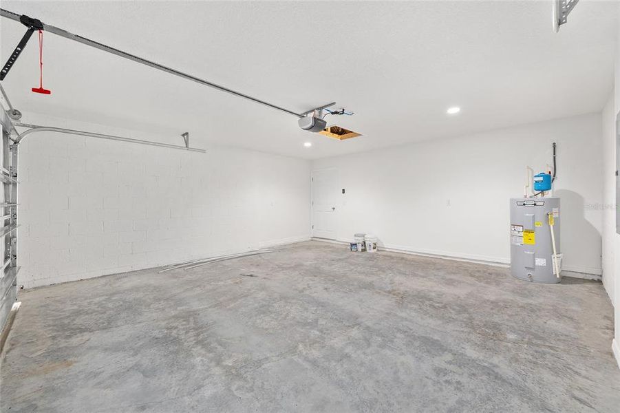 Spacious, unfurnished interior of a new home in , Silver Springs (Image 25).