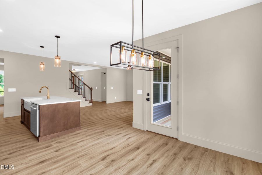 16-web-or-mls-8810 Rudy Dr-15