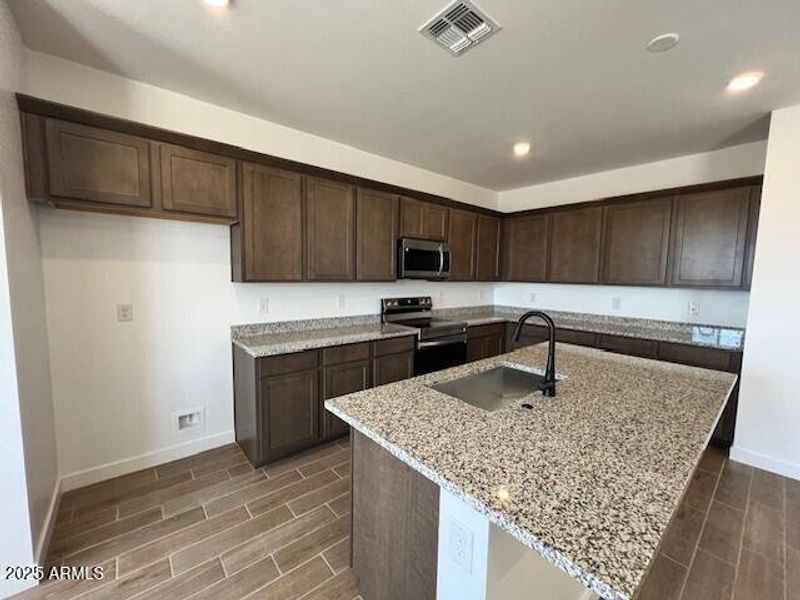 BR45 lot 207 Kitchen 3
