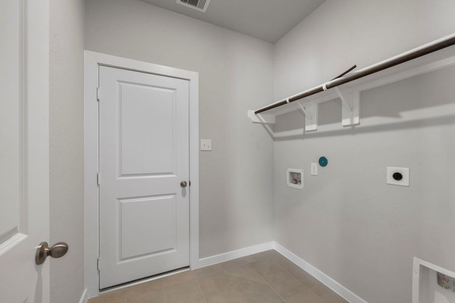 Spacious, unfurnished interior of a new home in Westridge Cove, Conroe (Image 15).