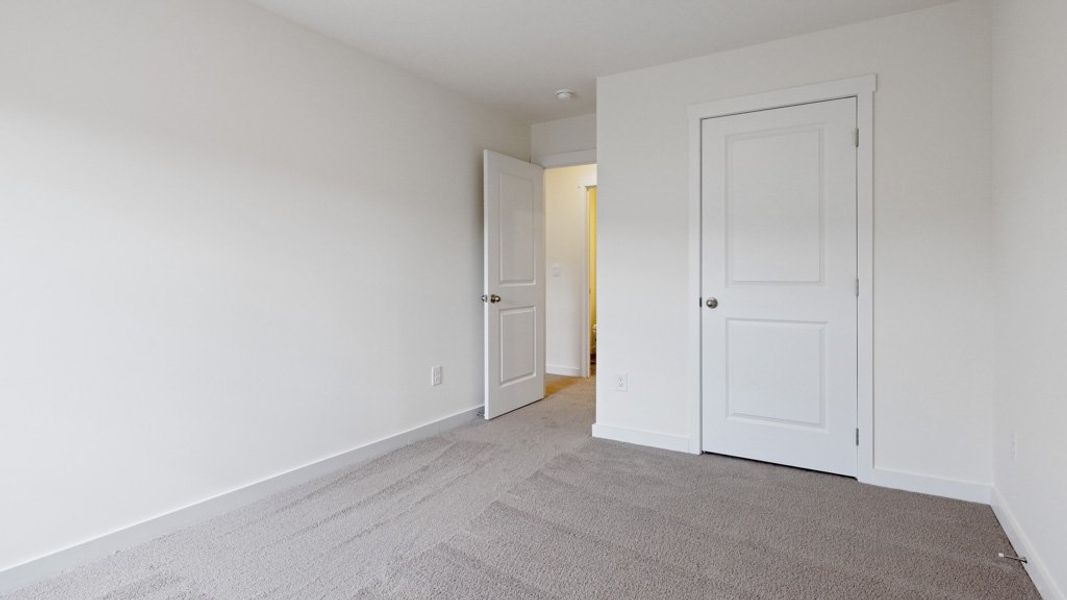 Spacious, unfurnished interior of a new home in Emory Creek, Harriman (Image 15).