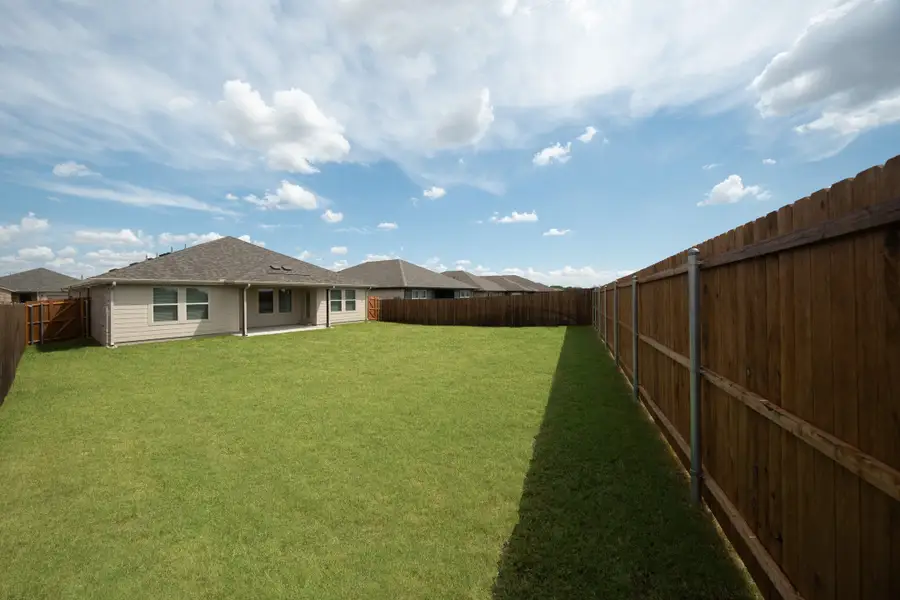 Exterior details and patio area of a home in Churchill, Anna (Image 2).