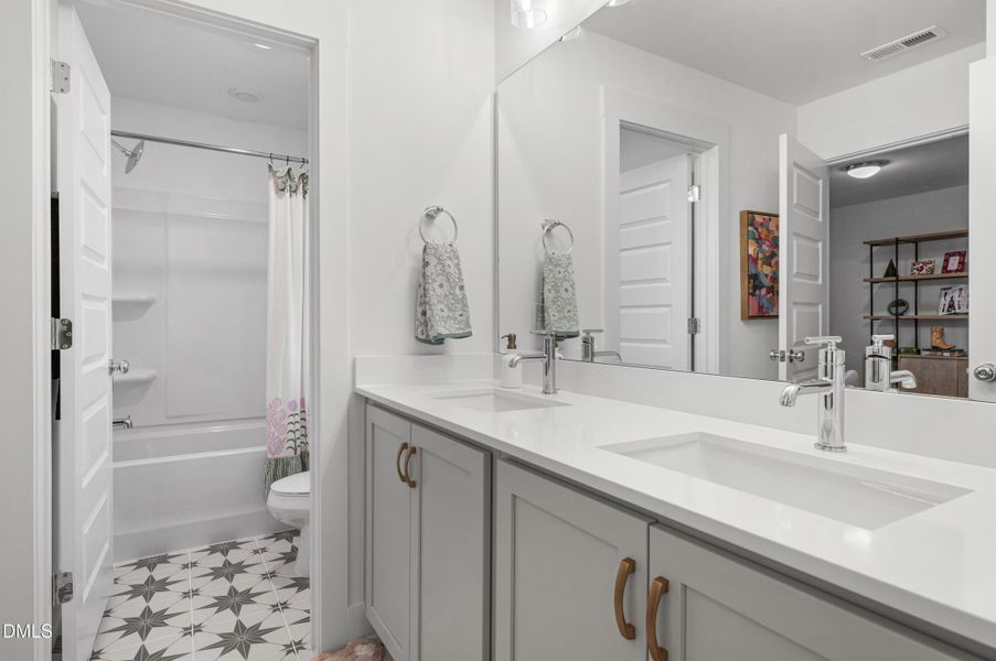APA-0019*_Creator_C_Bath