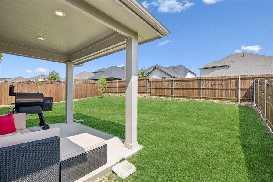 Exterior details and patio area of a home in Cibolo Hills, Fort Worth (Image 19).