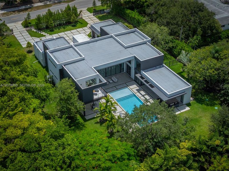 Community amenities in , Pinecrest (Image 68).