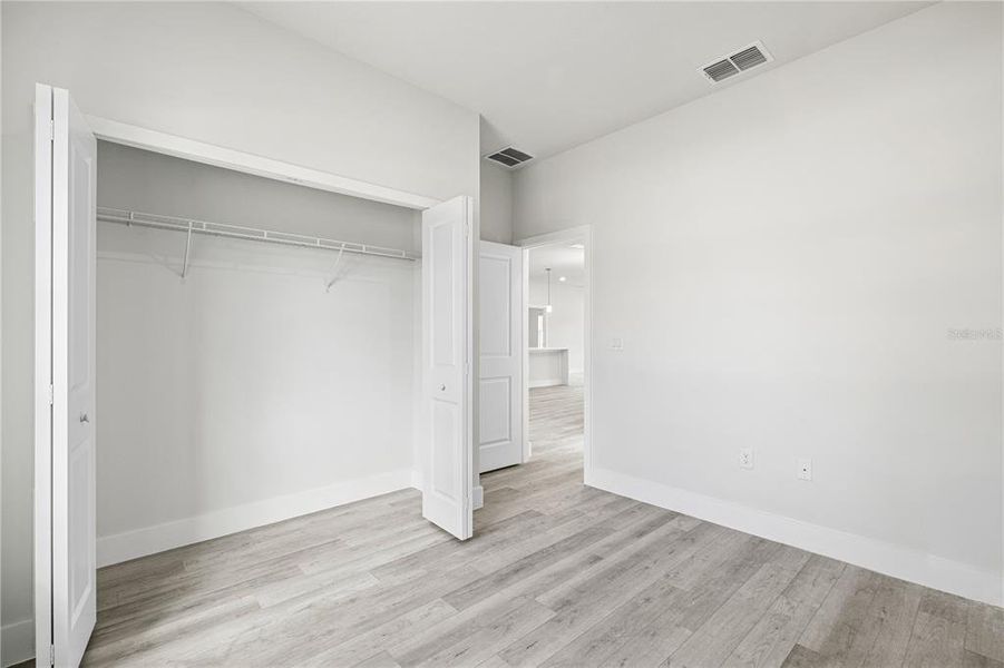 Spacious, unfurnished interior of a new home in , Ocala (Image 14).