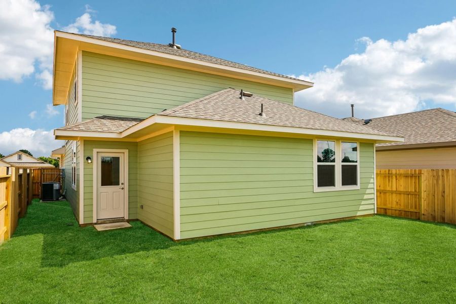 Exterior details and patio area of a home in Mustang Meadows, Waller (Image 3).