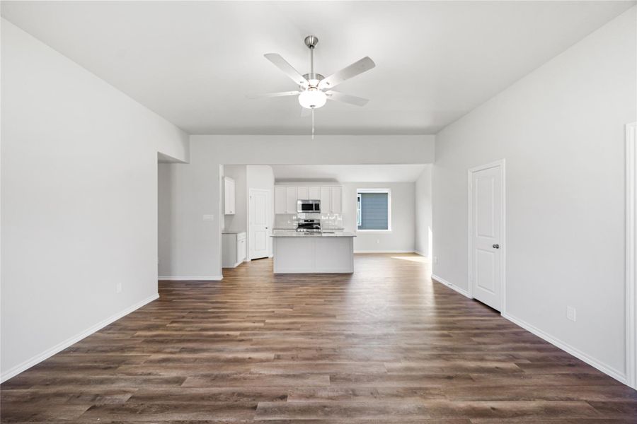 Spacious, unfurnished interior of a new home in , Splendora (Image 13).