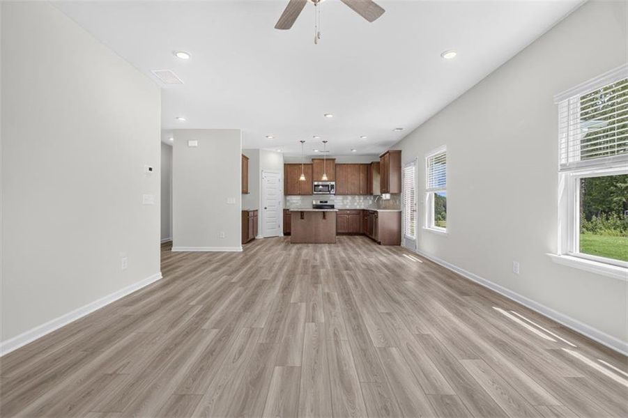 Spacious, unfurnished interior of a new home in Summerfield Place, Carrollton (Image 38).