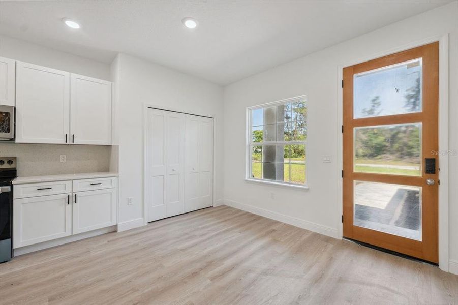 Spacious, unfurnished interior of a new home in , Ocala (Image 25).