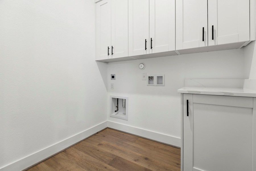 Spacious, unfurnished interior of a new home in Hallimore Ranch, Rosenberg (Image 14).