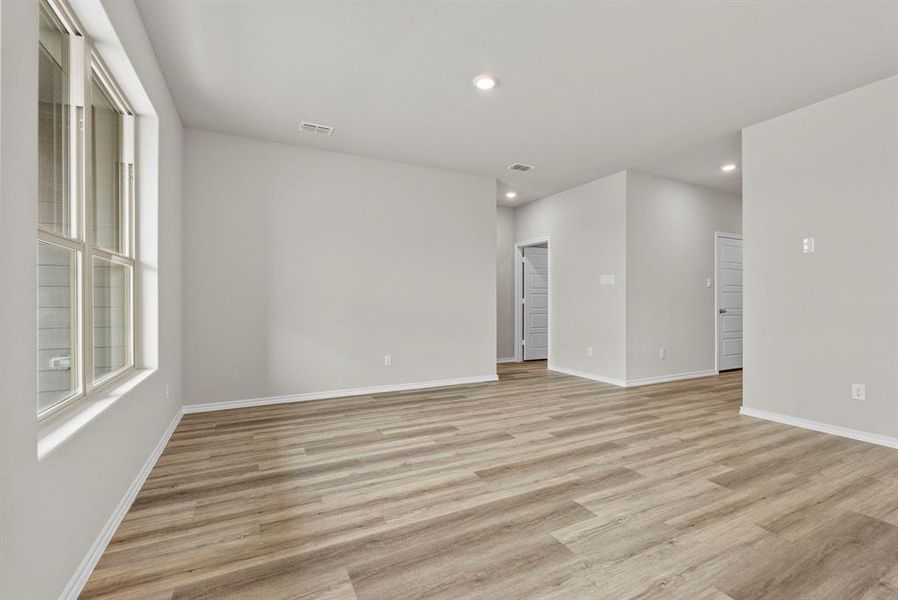 Spacious, unfurnished interior of a new home in Highlands at Chapel Creek, Fort Worth (Image 16).