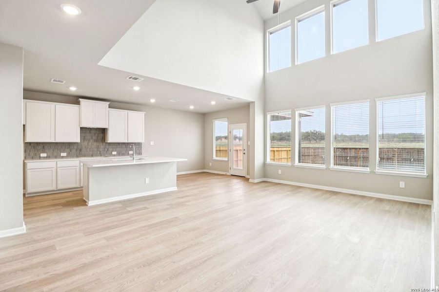 Spacious, unfurnished interior of a new home in Estancia Ranch - Classic Series, San Antonio (Image 34).