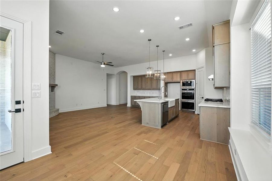 1636ShandyLnDENTR020