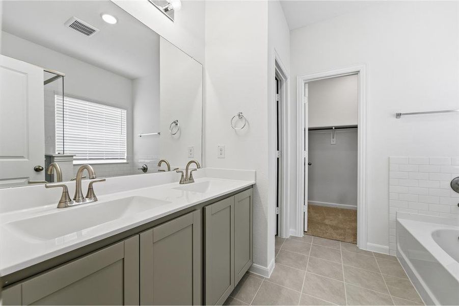Furnished interior view inside a new home in Saddlebrook Estates, Waxahachie (Image 6).