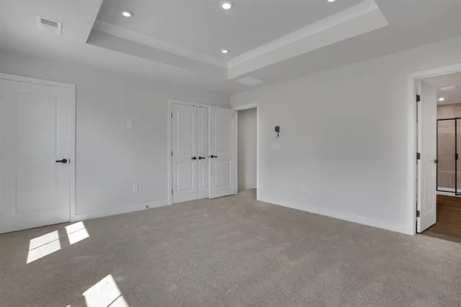 Spacious, unfurnished interior of a new home in Laurel Fields, Gainesville (Image 25).