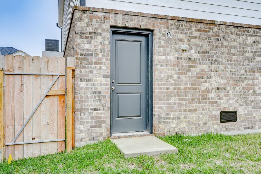 Exterior details and patio area of a home in Townsen Landing, Humble (Image 28).
