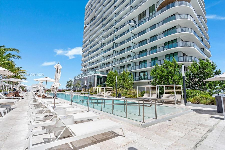 Condo located in Miami Beach, FL showcasing its design and architecture (Image 26).
