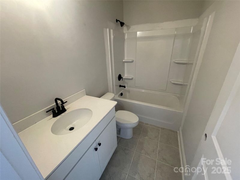 1st Floor Full Guest Bath