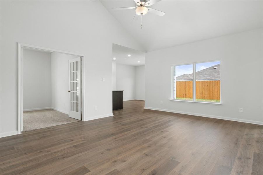 Spacious, unfurnished interior of a new home in Logan Square, Fort Worth (Image 8).