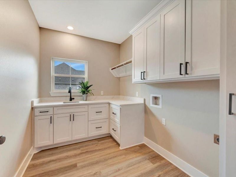 Furnished interior view inside a new home in , Diboll (Image 17).