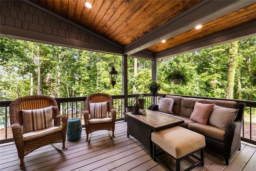 Exterior details and patio area of a home in , Gainesville (Image 35).