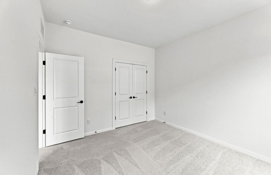 Spacious, unfurnished interior of a new home in Bluffview Reserve, Leander (Image 31).