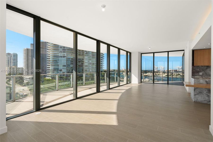 Spacious, unfurnished interior of a new home in , Miami Beach (Image 36).