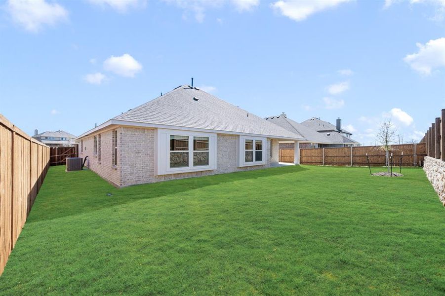 Exterior details and patio area of a home in Somerset, Venus (Image 3).