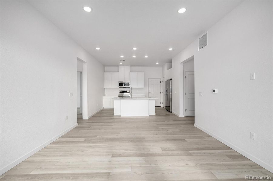 Spacious, unfurnished interior of a new home in Gateway Commons, Denver (Image 20).