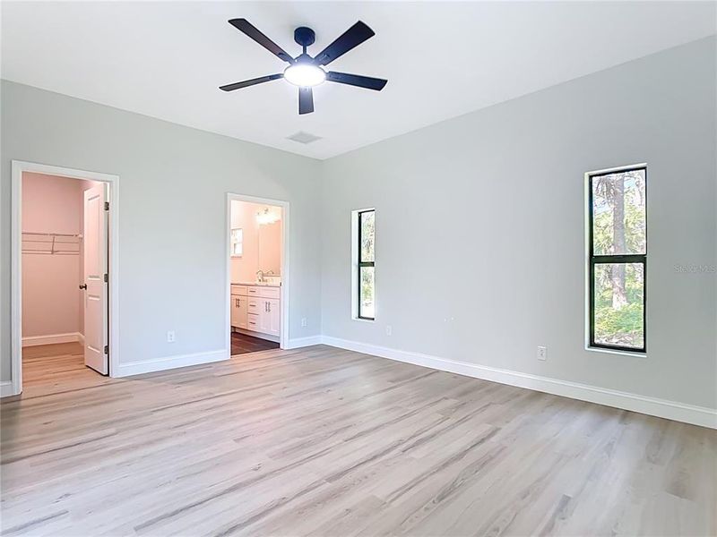Spacious, unfurnished interior of a new home in , Englewood (Image 30).