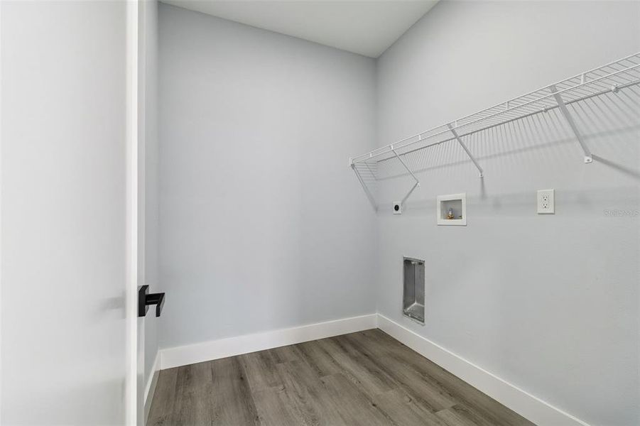Spacious, unfurnished interior of a new home in , Pinellas Park (Image 16).