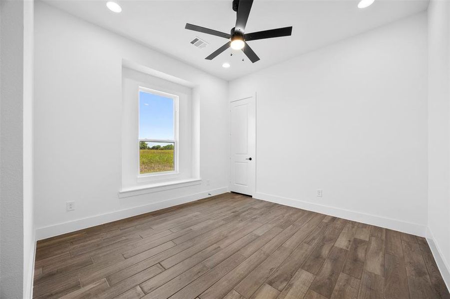 Spacious, unfurnished interior of a new home in , Waxahachie (Image 27).