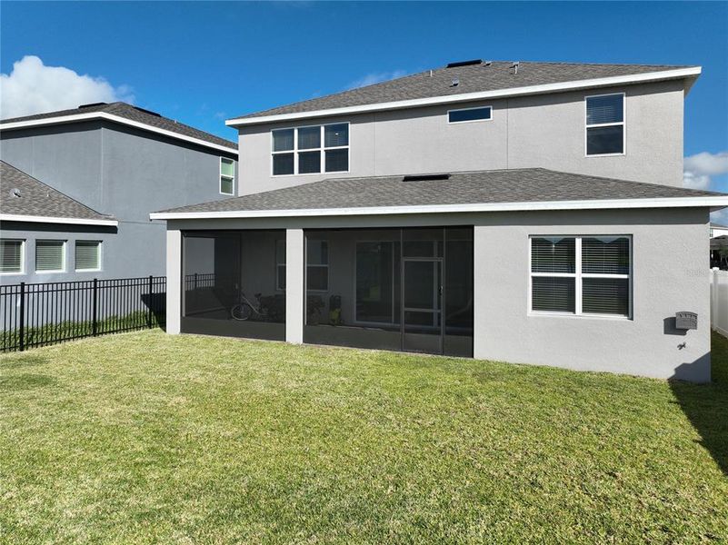 Exterior details and patio area of a home in , Winter Garden (Image 23).