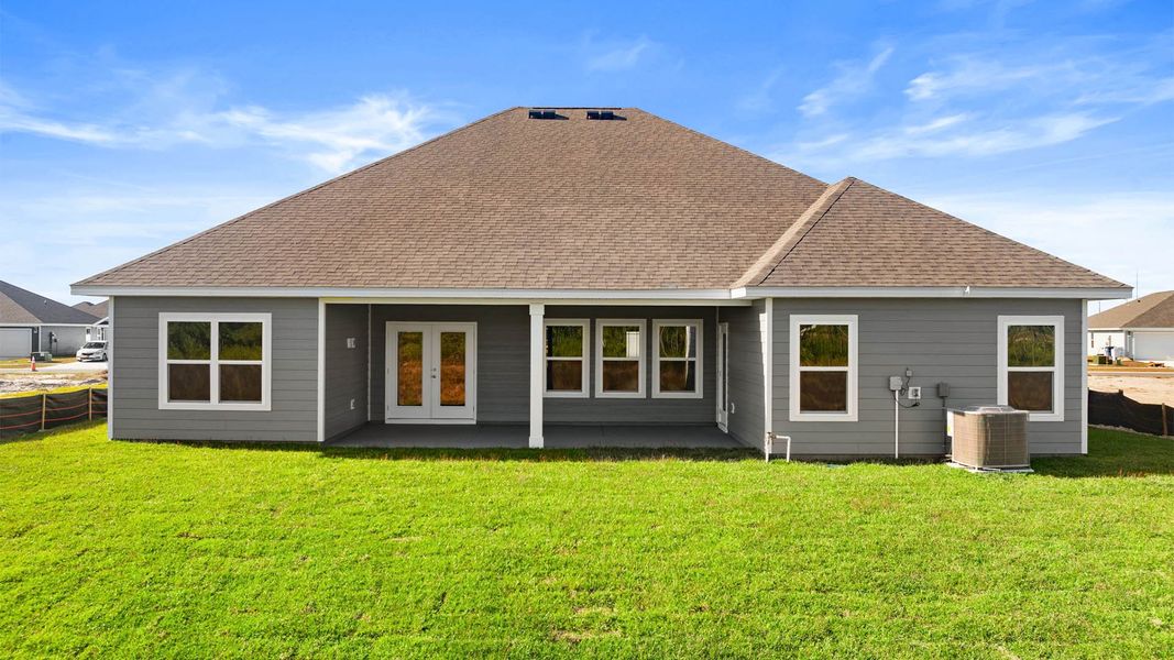Exterior details and patio area of a home in Liberty, Panama City (Image 21).