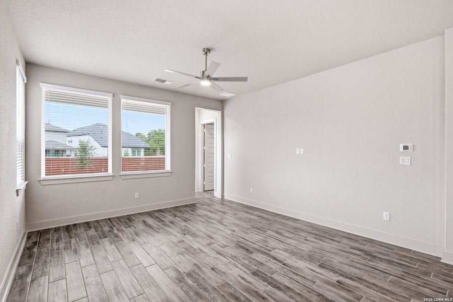 Spacious, unfurnished interior of a new home in Stillwater Ranch, San Antonio (Image 40).