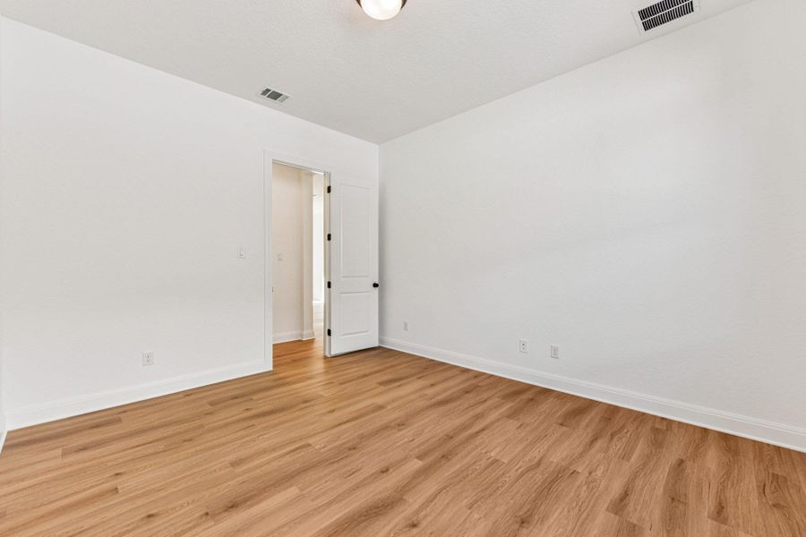 Spacious, unfurnished interior of a new home in 6 Creeks, Kyle (Image 23).