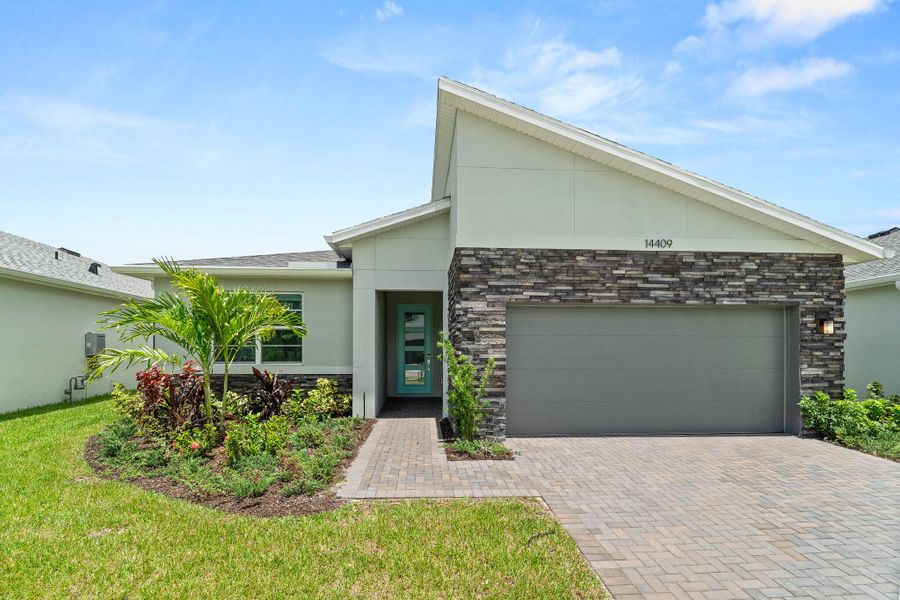 Exterior details and patio area of a home in Tradition - Cadence, Port St. Lucie (Image 1).