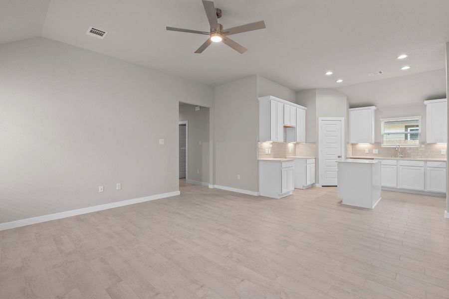 Spacious, unfurnished interior of a new home in Cypresswood Landing, Humble (Image 7).