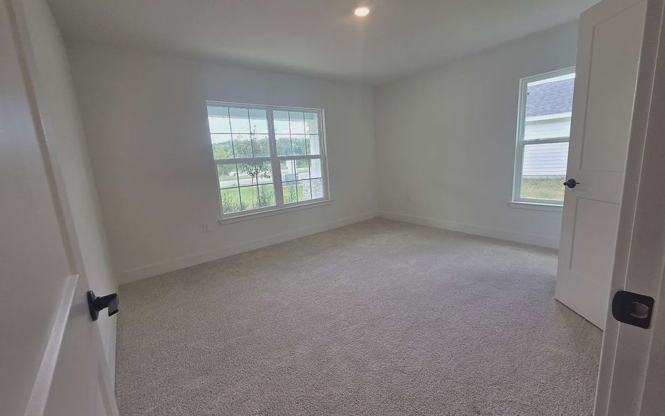 Spacious, unfurnished interior of a new home in The Preserve at Laurel Lake, Lake City (Image 6).